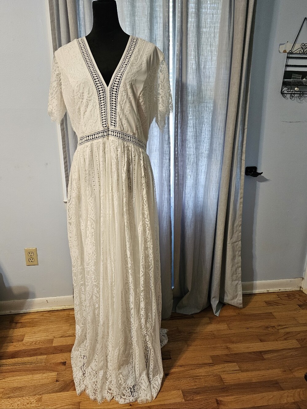 Elegant White Lace Women's Maxi Dress